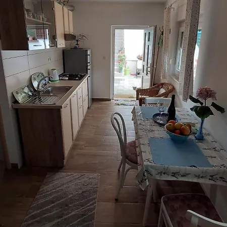 Garden House Apartment