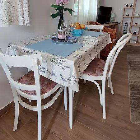 Garden House Apartment *