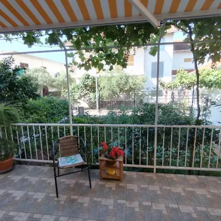 Garden House Apartment