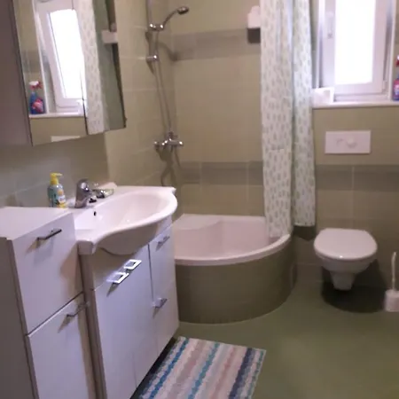 Garden House Apartment *