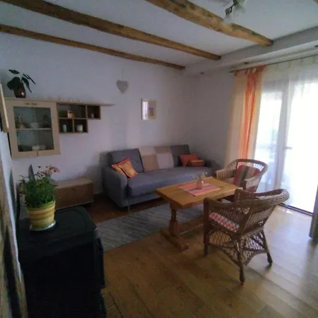 Garden House Apartment *