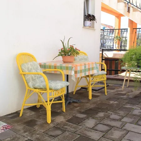 Garden House 公寓 *