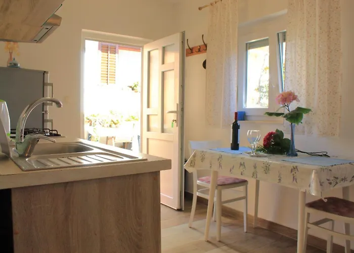 Garden House Apartment *